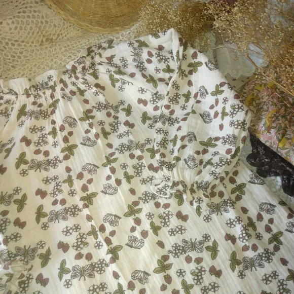 Charming Cream Floral Kids Dress - Picture 9 of 11